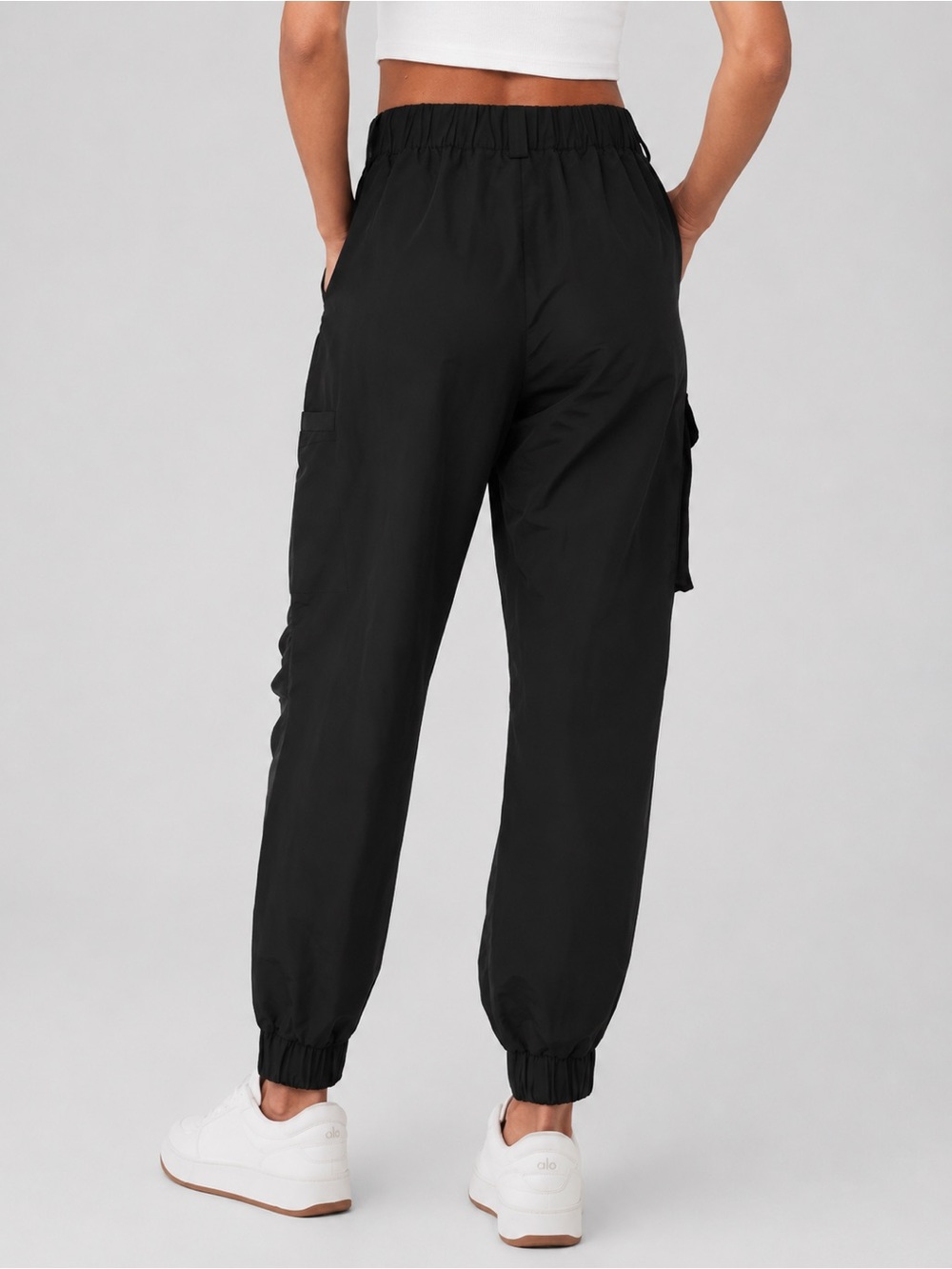 Alo Yoga | High Waist Break Line Celana Cargo Jogger Pants - Black Large - Picture 6 of 12